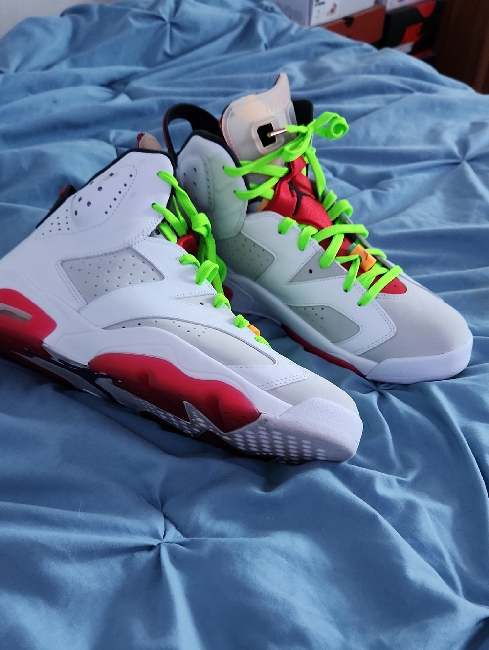 "Jordan 6 Bugs Bunnys" White and Red Sneakers with Green Laces - Picture 6 of 7